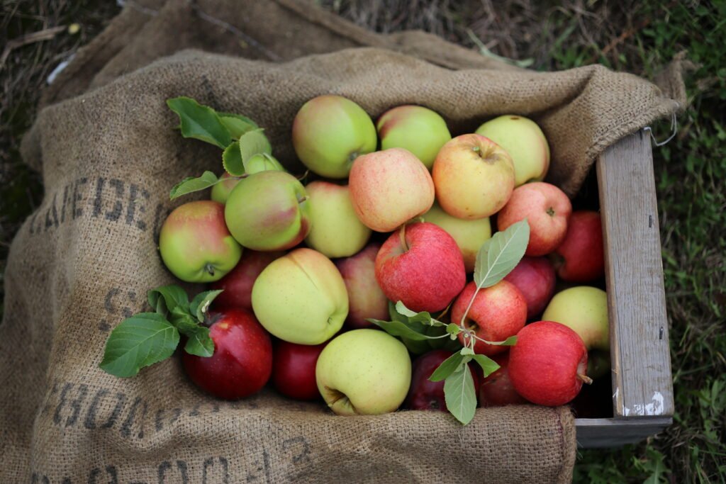 apples_woodenbox